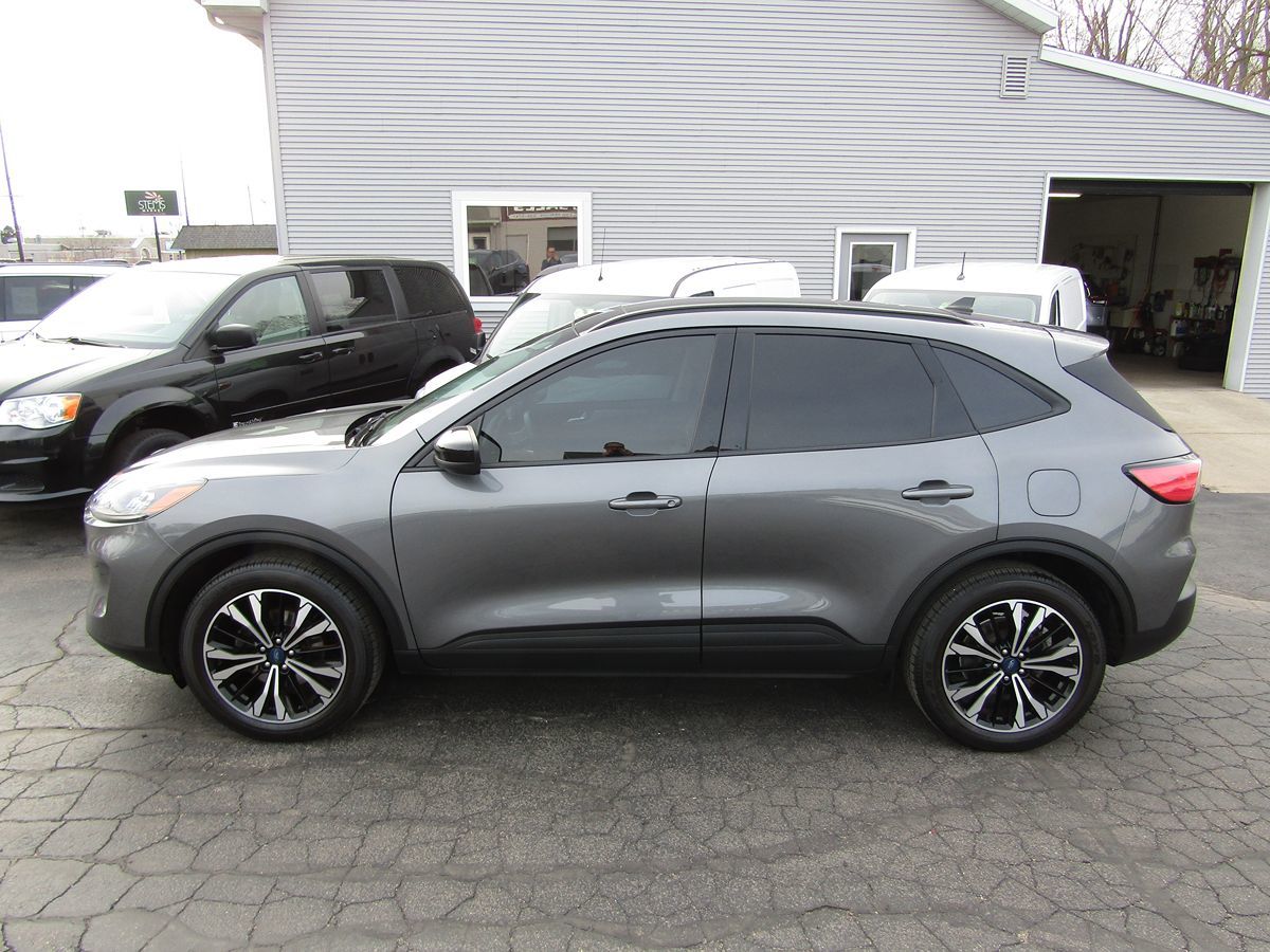2021 Ford Escape SE photo 2