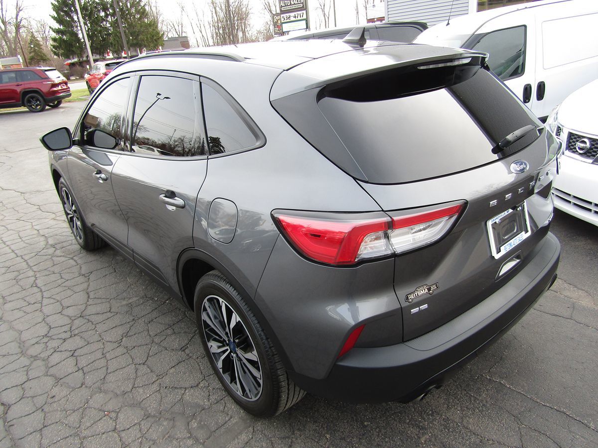 2021 Ford Escape SE photo 3