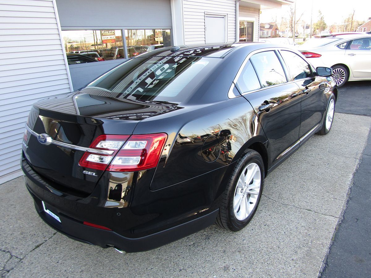 2017 Ford Taurus SEL - Photo 3