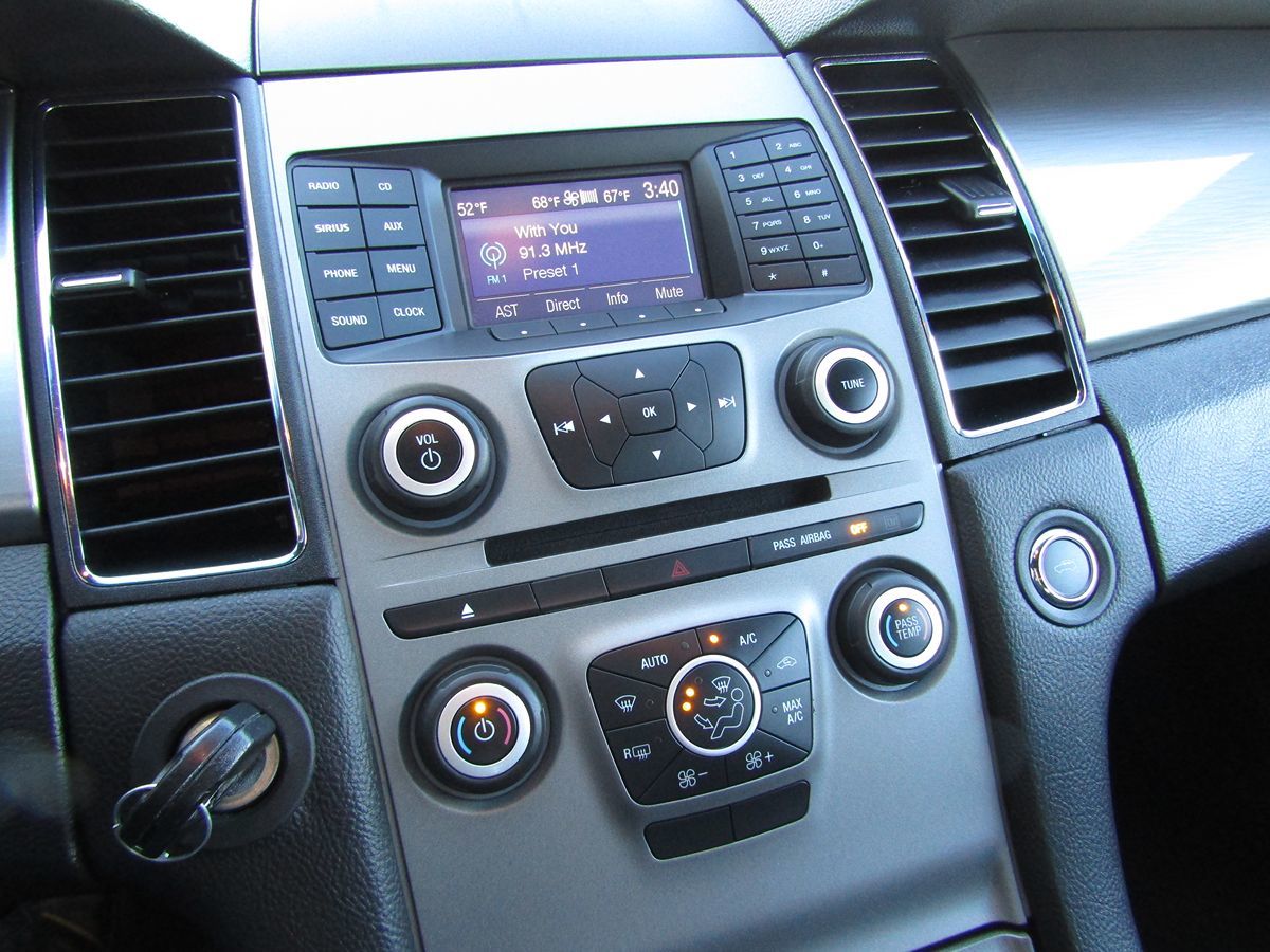 2017 Ford Taurus SEL - Photo 14