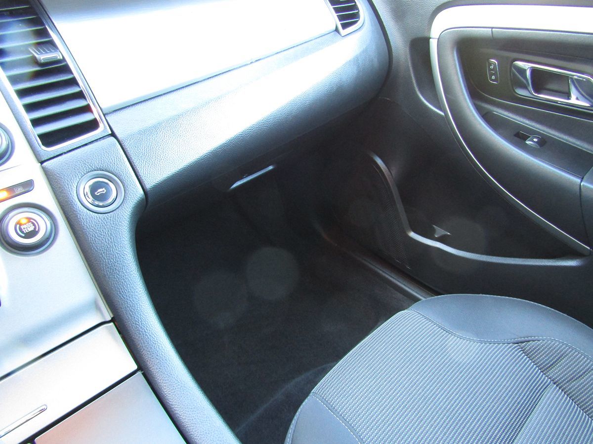 2017 Ford Taurus SEL - Photo 27