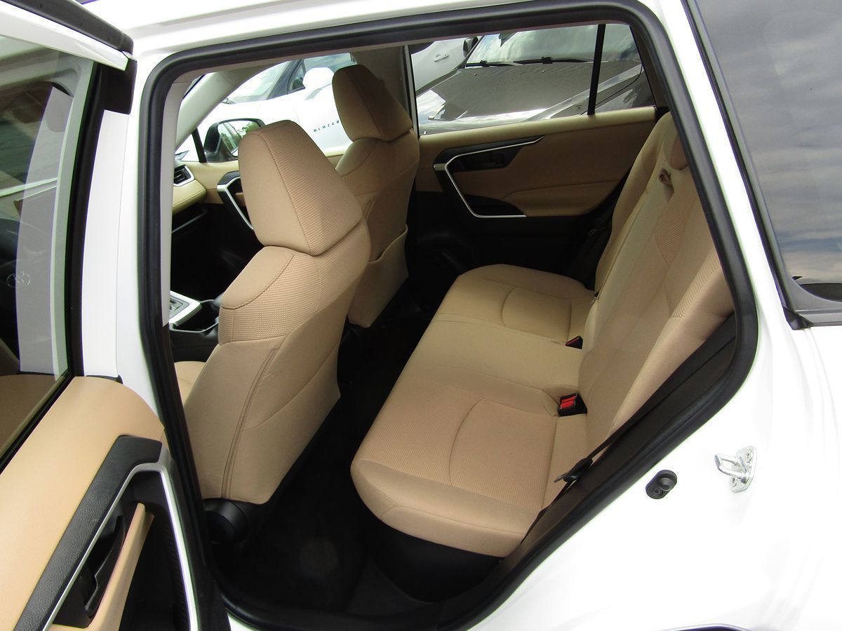 2022 Toyota RAV4 Hybrid LE photo 5