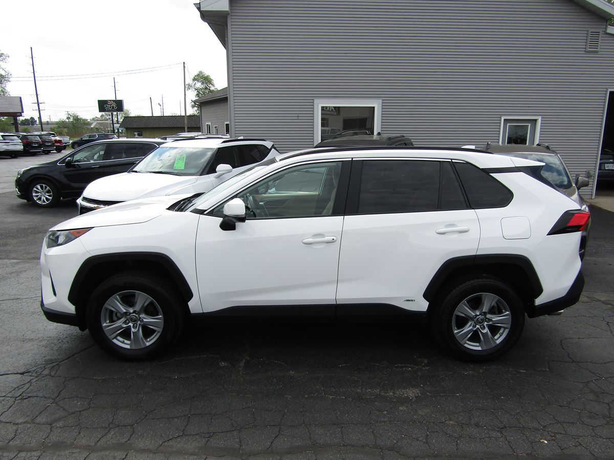 2022 Toyota RAV4 Hybrid LE photo 2