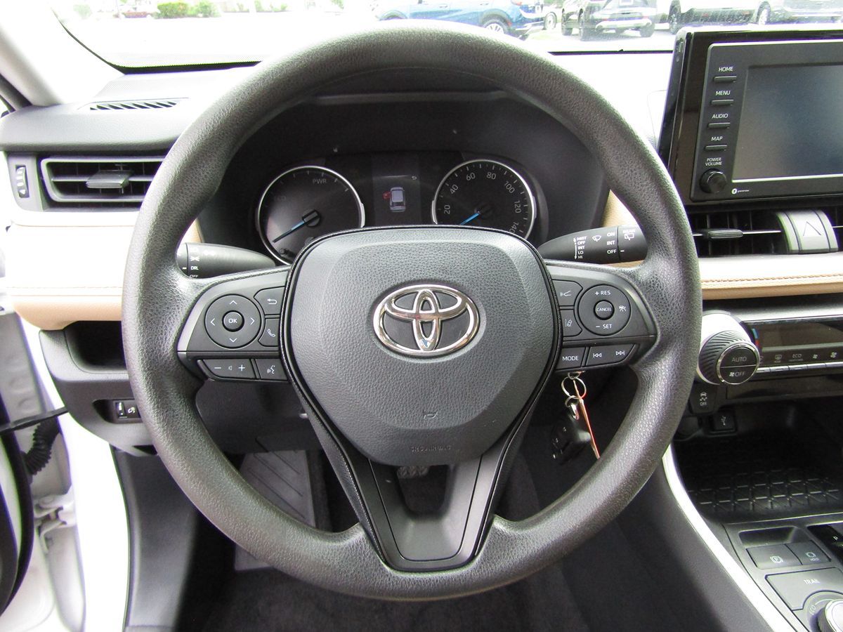 2022 Toyota RAV4 Hybrid LE photo 6
