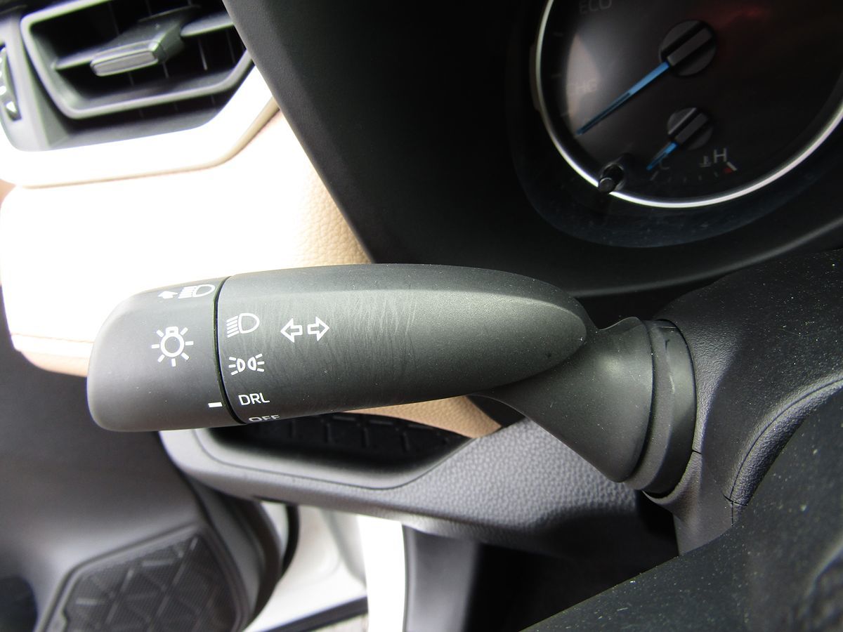 2022 Toyota RAV4 Hybrid LE photo 9