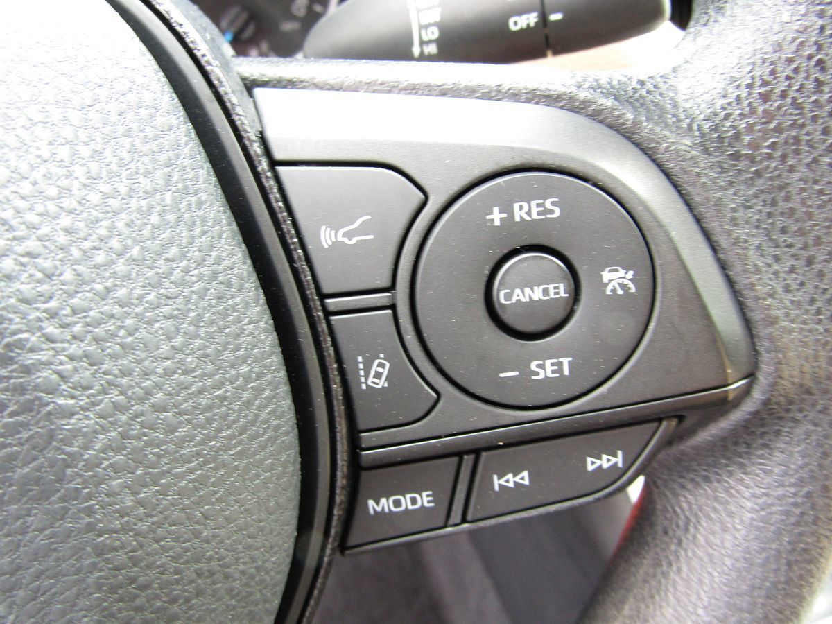 2022 Toyota RAV4 Hybrid LE photo 7