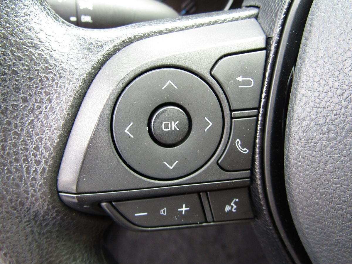 2022 Toyota RAV4 Hybrid LE photo 8