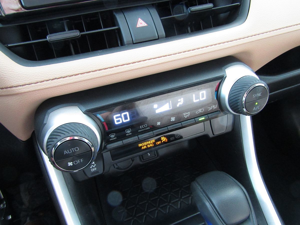2022 Toyota RAV4 Hybrid LE photo 15