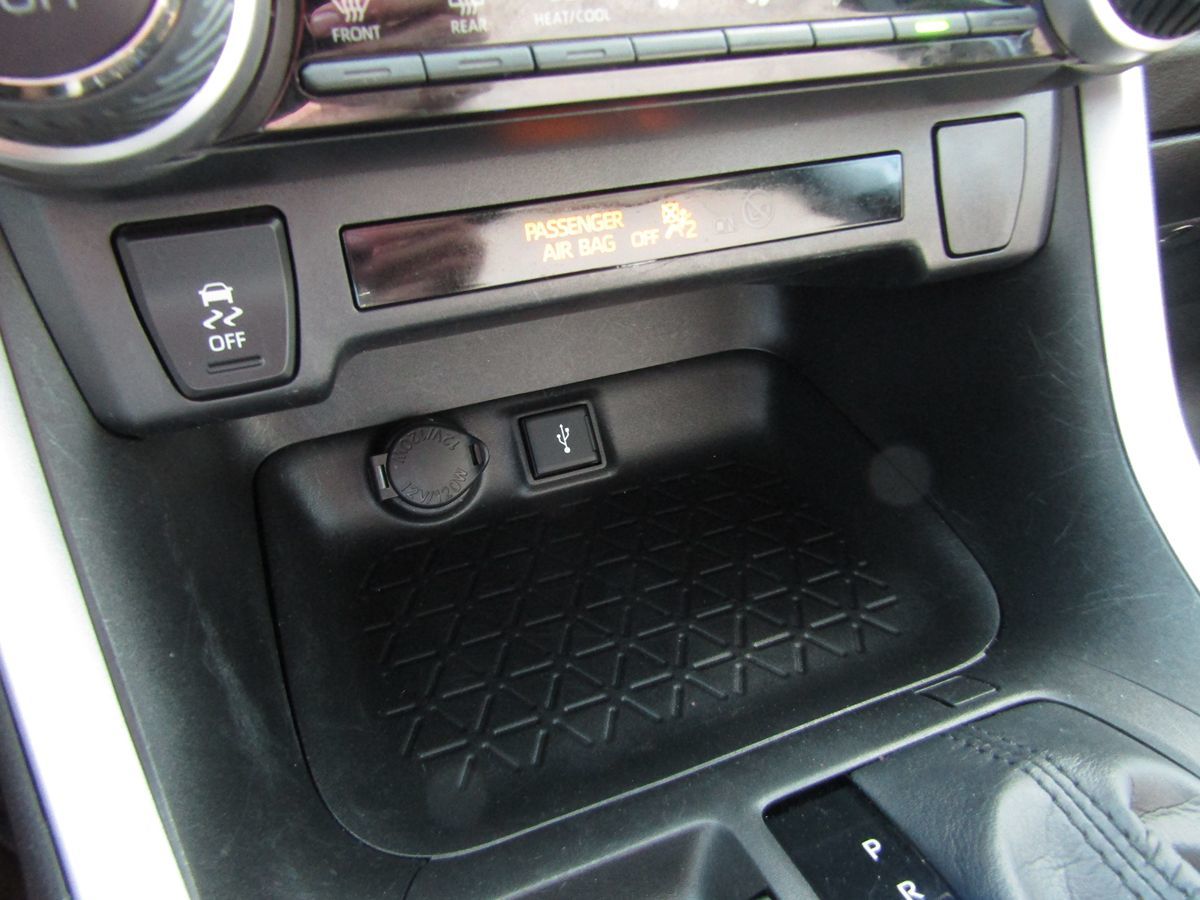 2022 Toyota RAV4 Hybrid LE photo 16