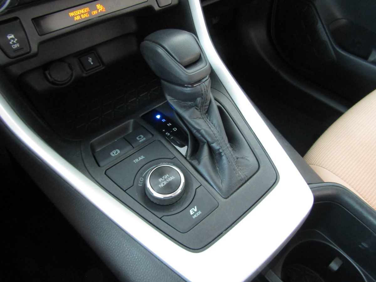 2022 Toyota RAV4 Hybrid LE photo 18