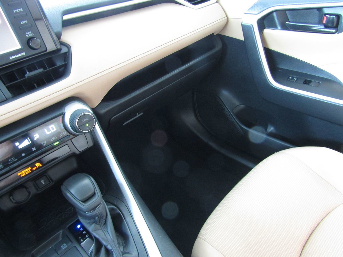 2022 Toyota RAV4 Hybrid LE photo 22