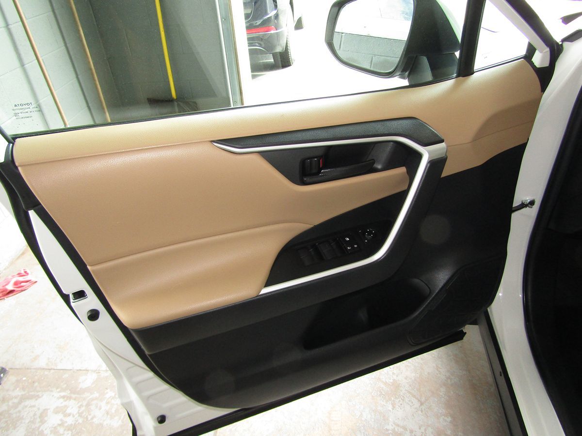 2022 Toyota RAV4 Hybrid LE photo 25