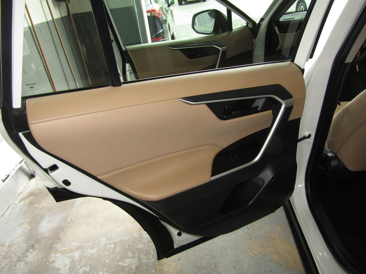 2022 Toyota RAV4 Hybrid LE photo 26