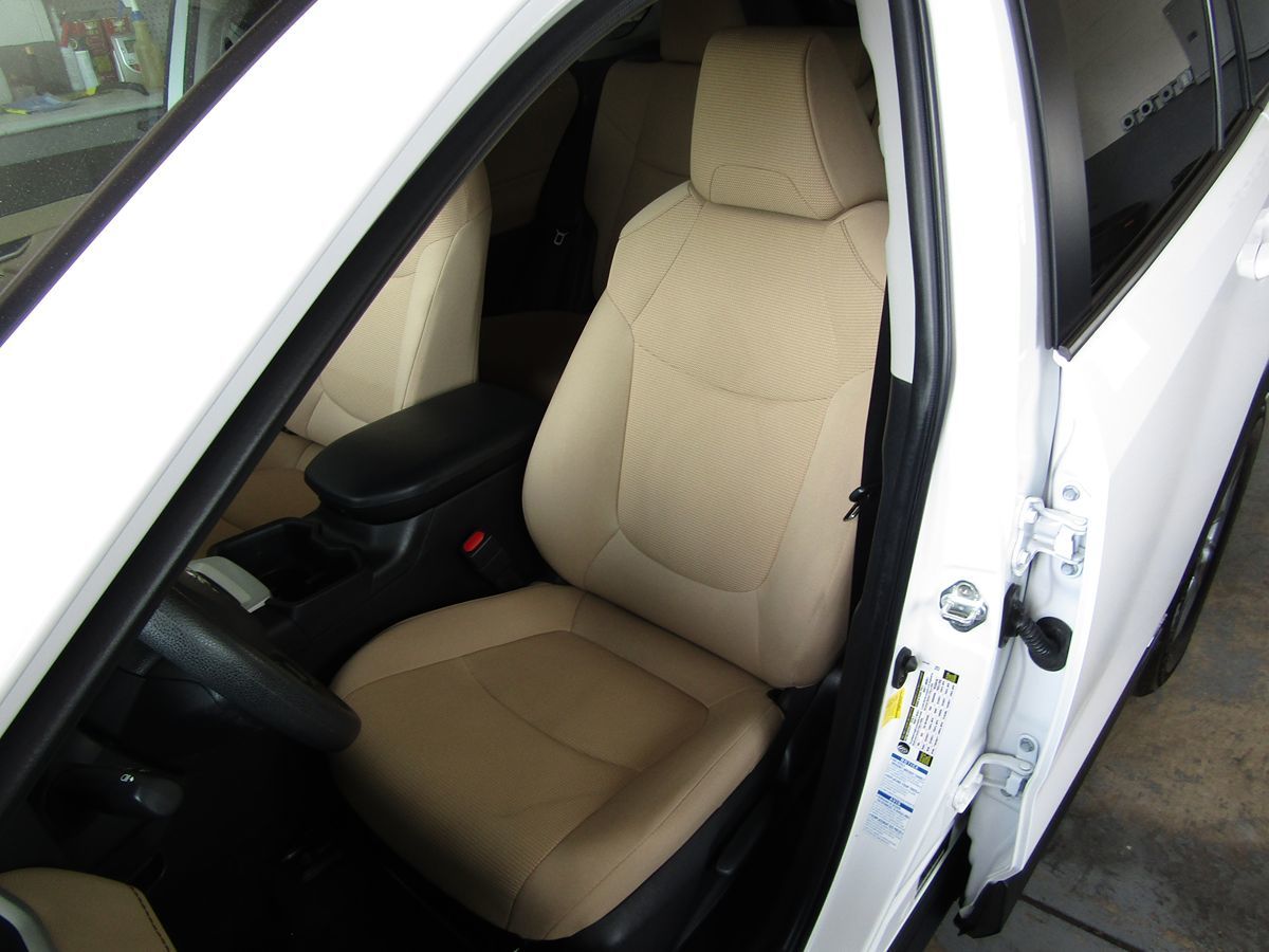 2022 Toyota RAV4 Hybrid LE photo 29