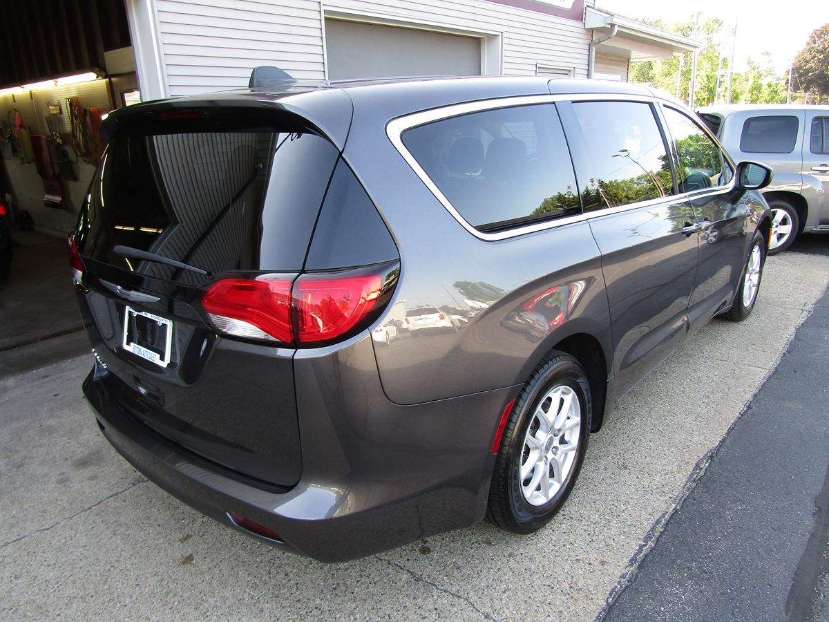 2023 Chrysler Voyager LX photo 3