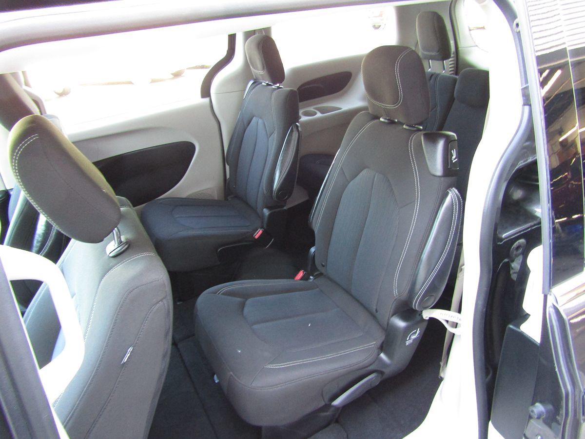 2023 Chrysler Voyager LX photo 5