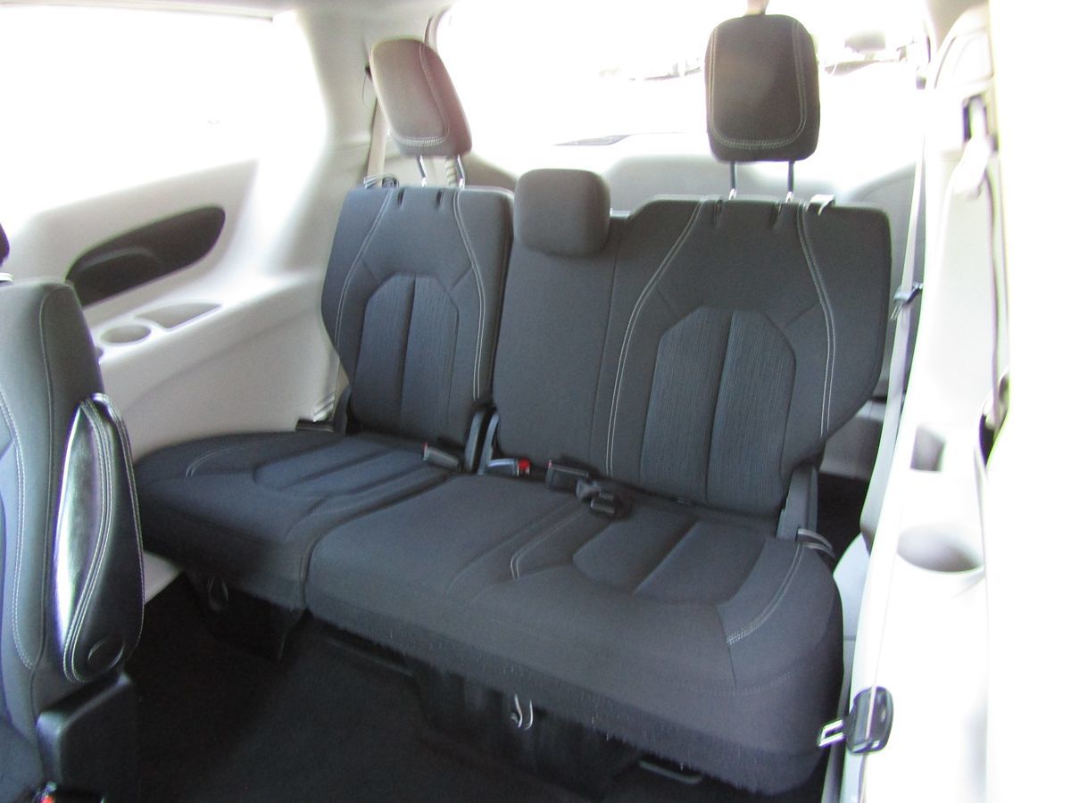 2023 Chrysler Voyager LX photo 6