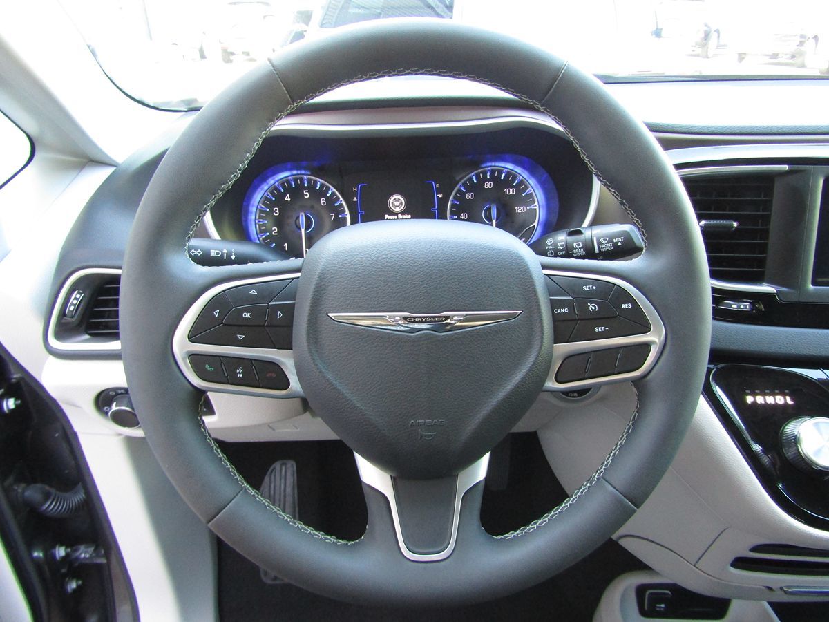 2023 Chrysler Voyager LX photo 7