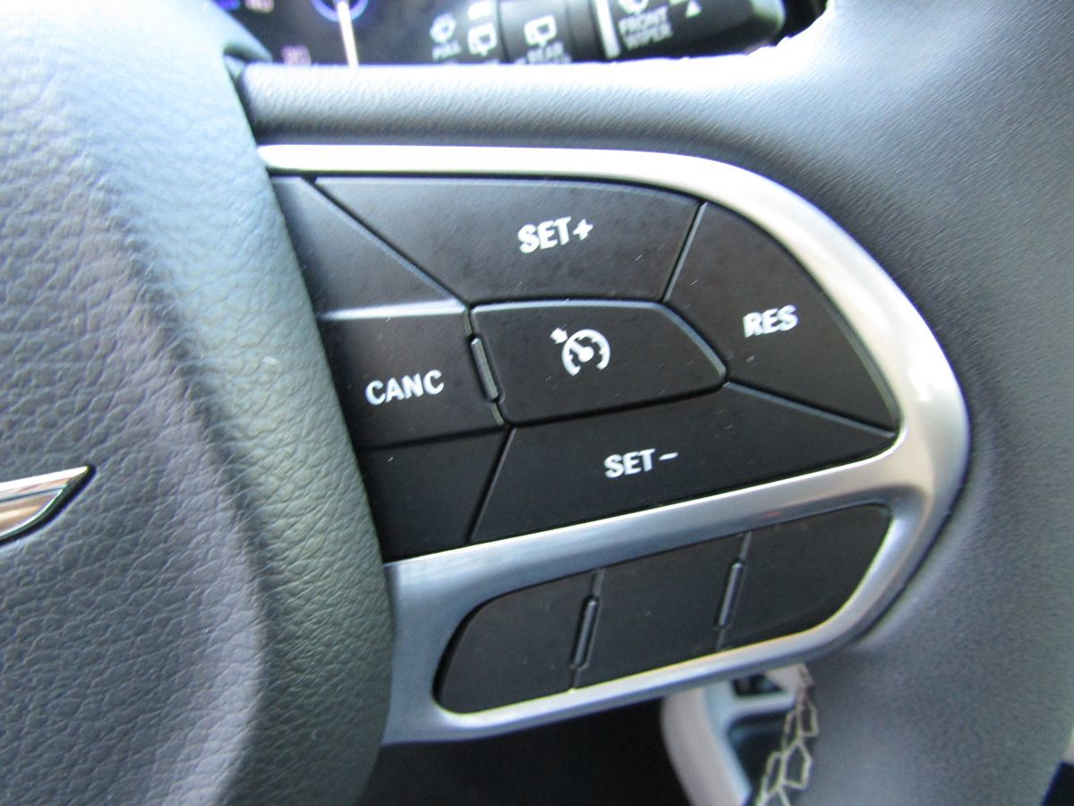 2023 Chrysler Voyager LX photo 8
