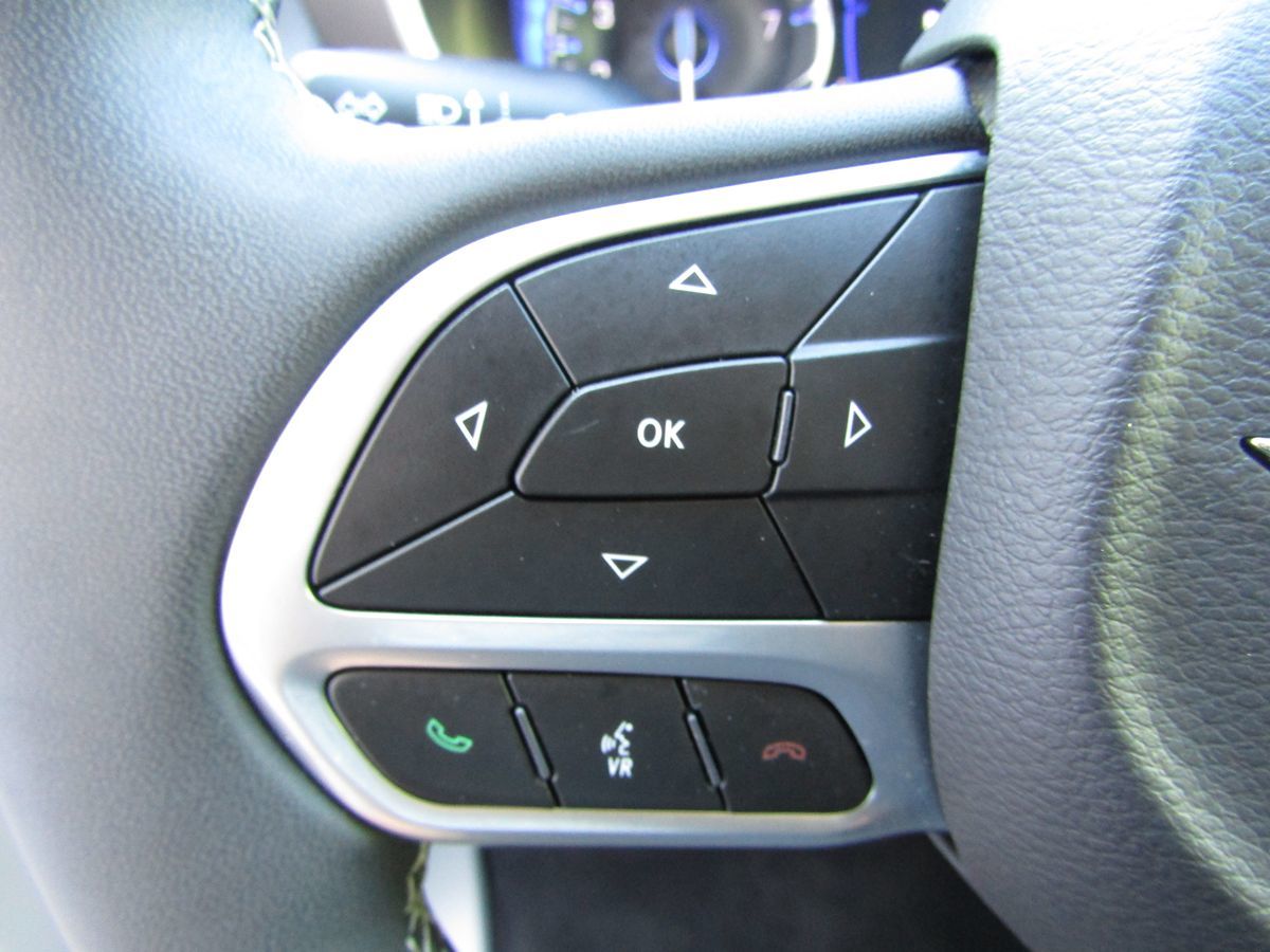 2023 Chrysler Voyager LX photo 9
