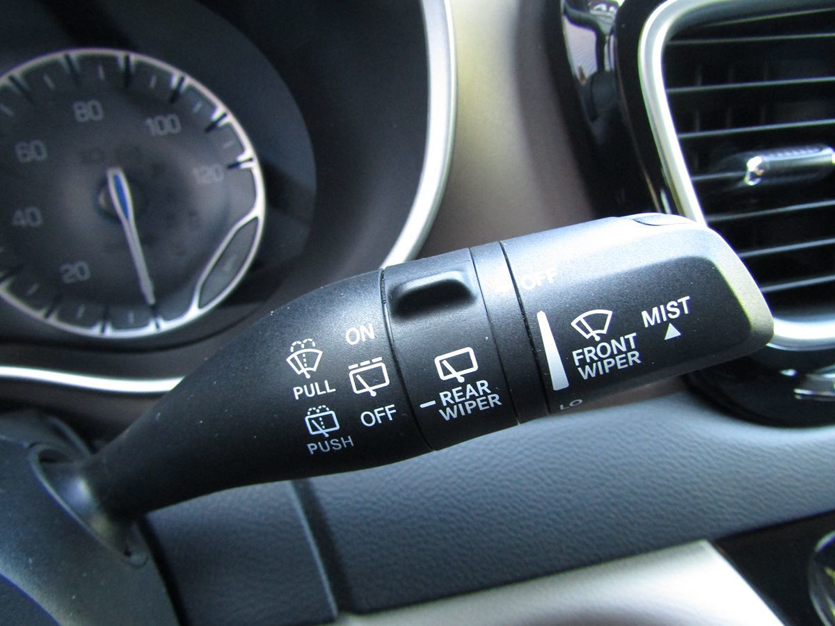 2023 Chrysler Voyager LX photo 11