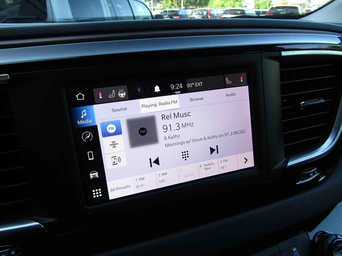 2023 Chrysler Voyager LX photo 13