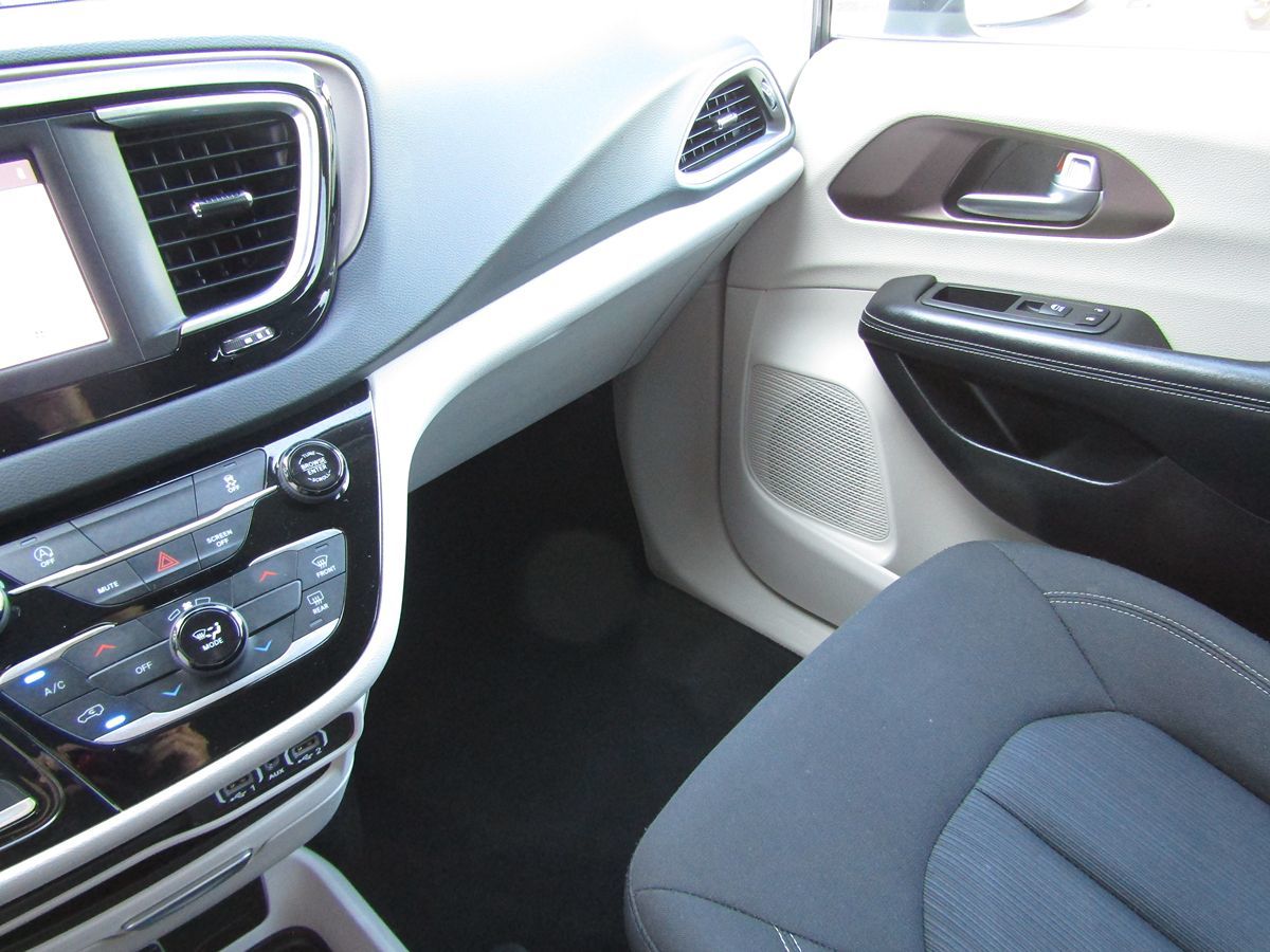 2023 Chrysler Voyager LX photo 20