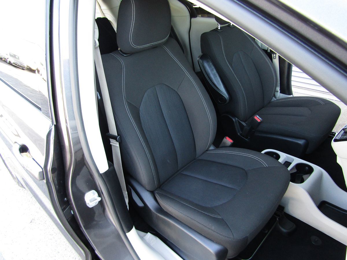 2023 Chrysler Voyager LX photo 26