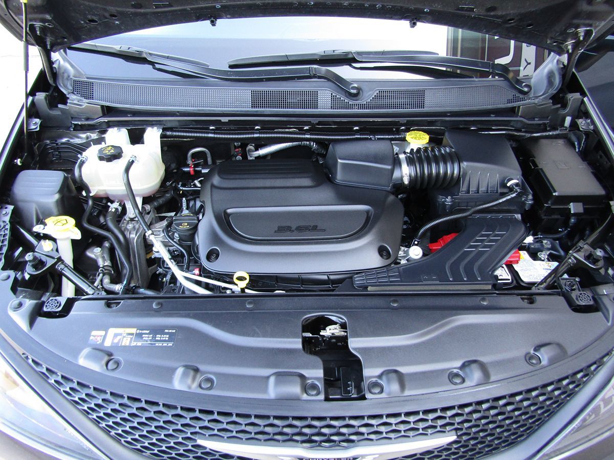 2023 Chrysler Voyager LX photo 32