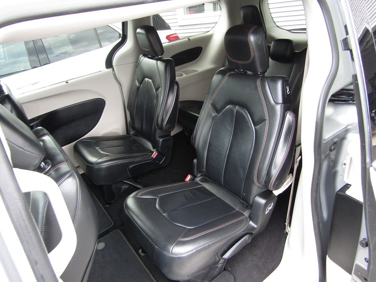 2017 Chrysler Pacifica Touring-L - Photo 5