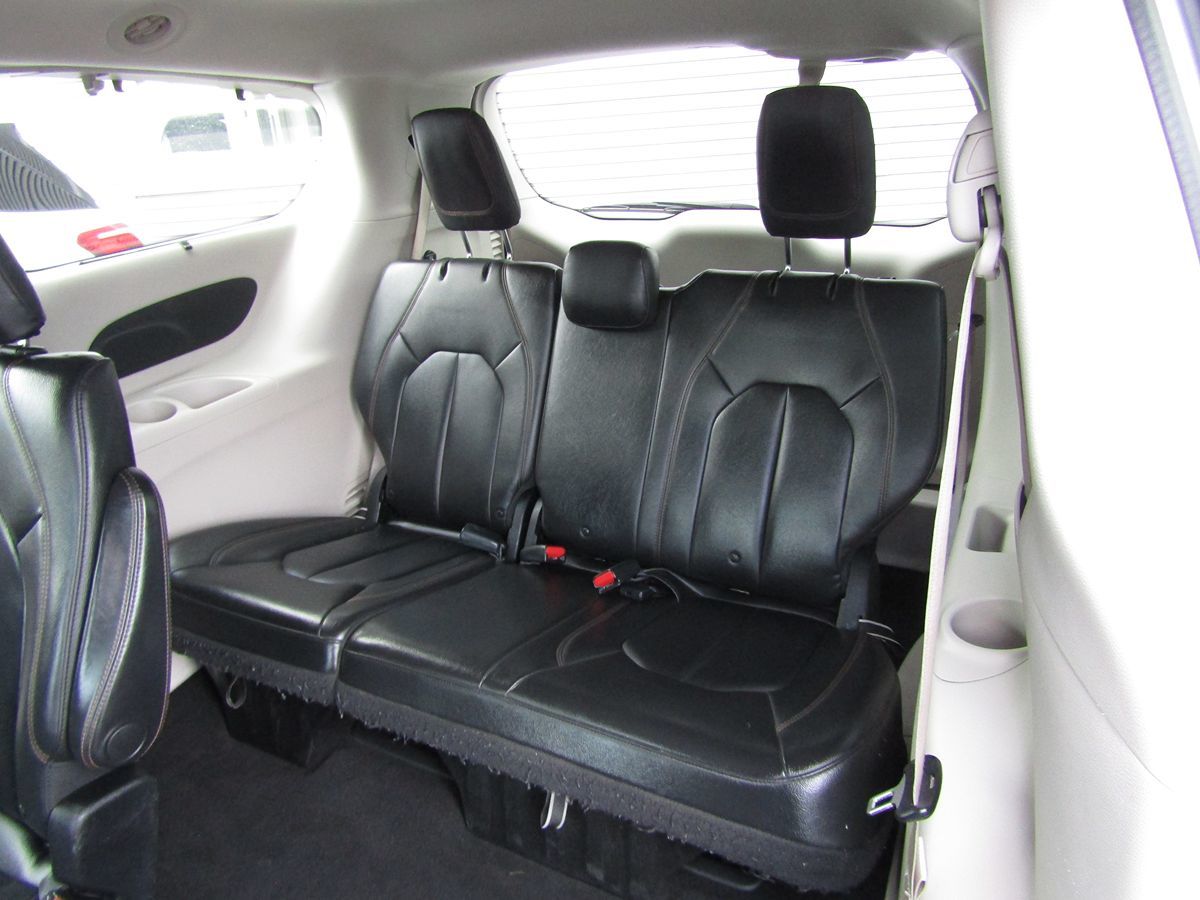 2017 Chrysler Pacifica Touring-L - Photo 6