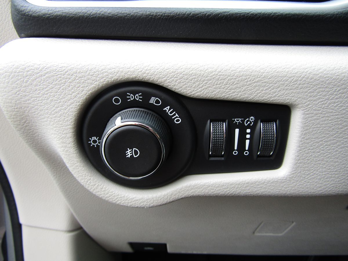 2017 Chrysler Pacifica Touring-L - Photo 12