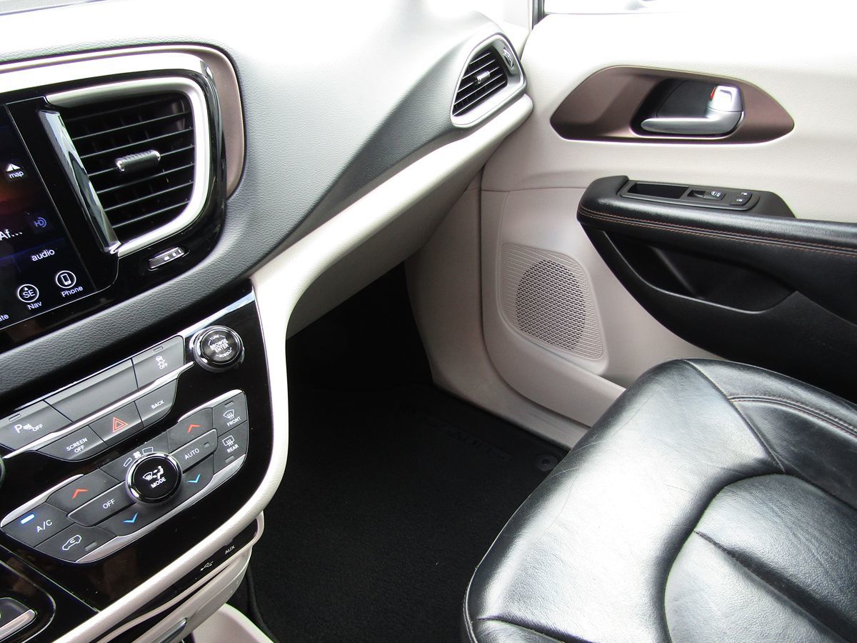 2017 Chrysler Pacifica Touring-L - Photo 25
