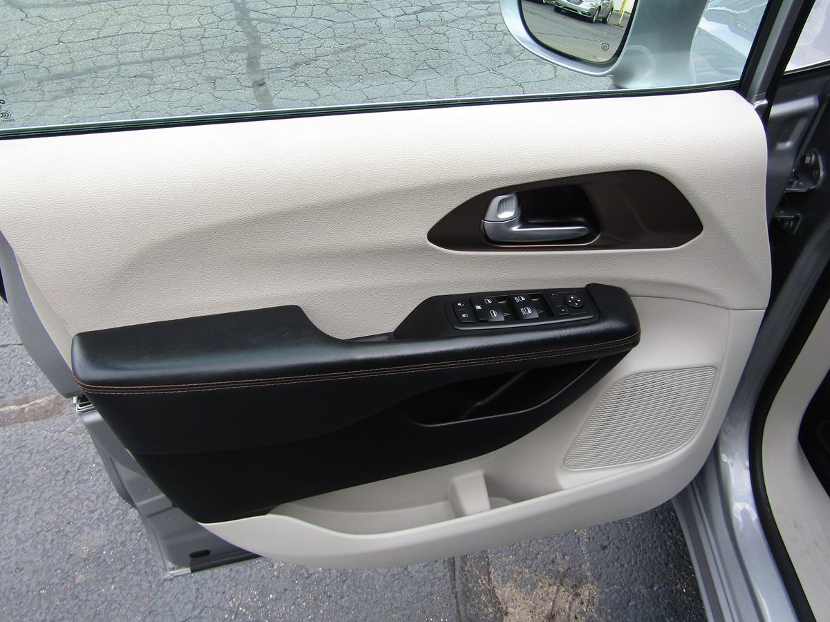 2017 Chrysler Pacifica Touring-L - Photo 27