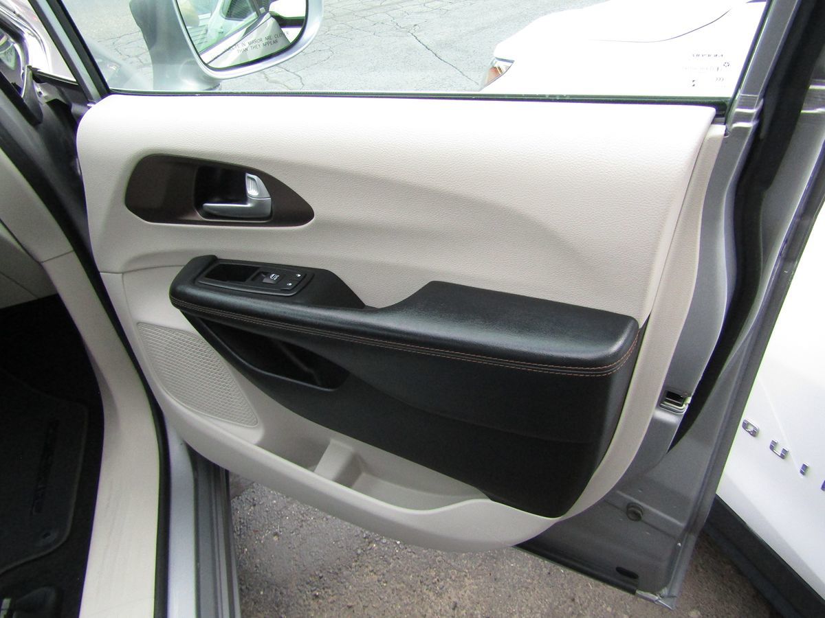 2017 Chrysler Pacifica Touring-L - Photo 28