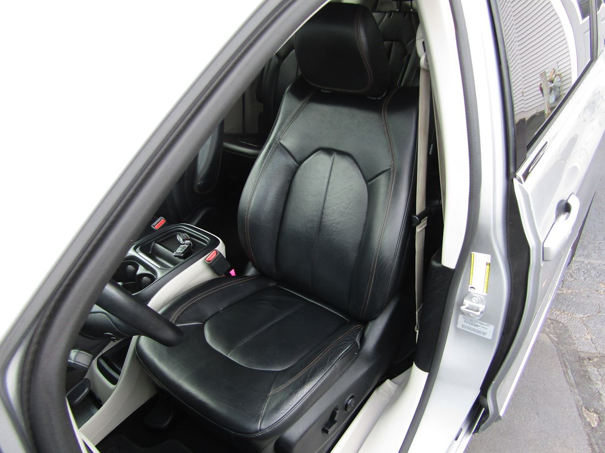 2017 Chrysler Pacifica Touring-L - Photo 30