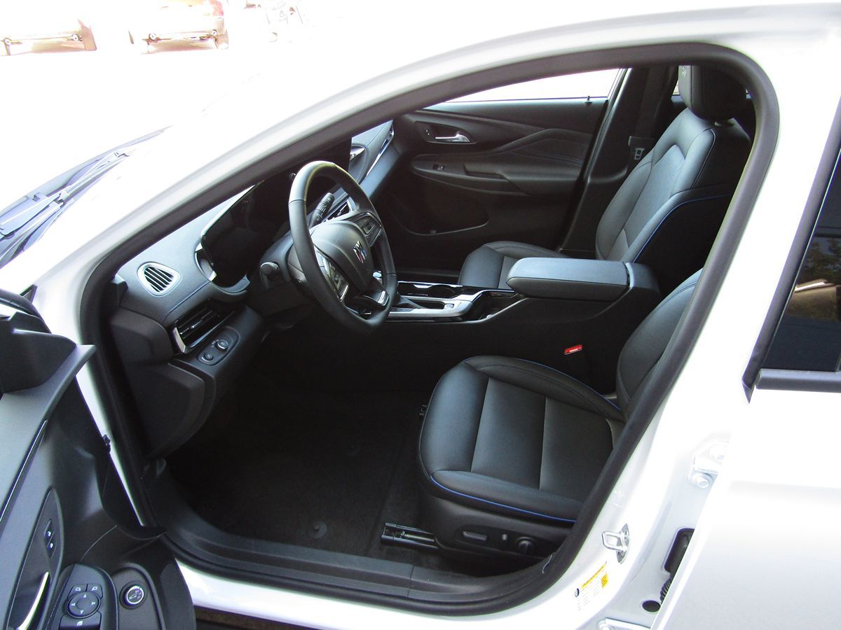 2024 Buick Envista ST photo 3