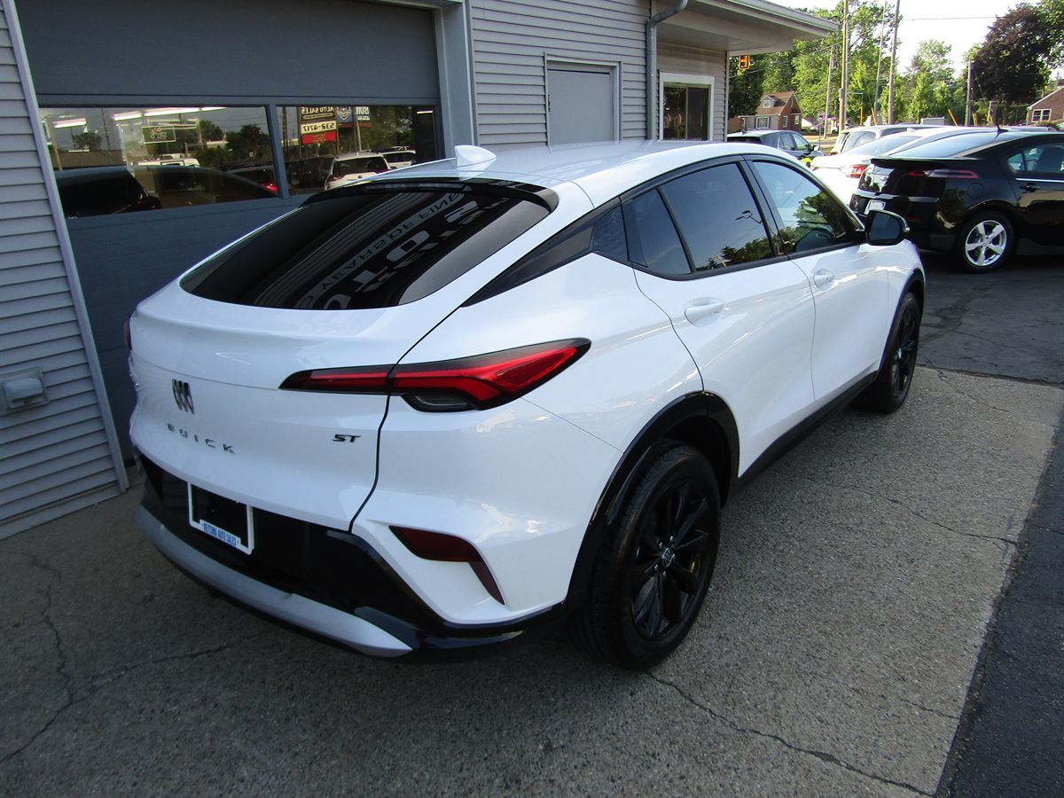 2024 Buick Envista ST photo 2