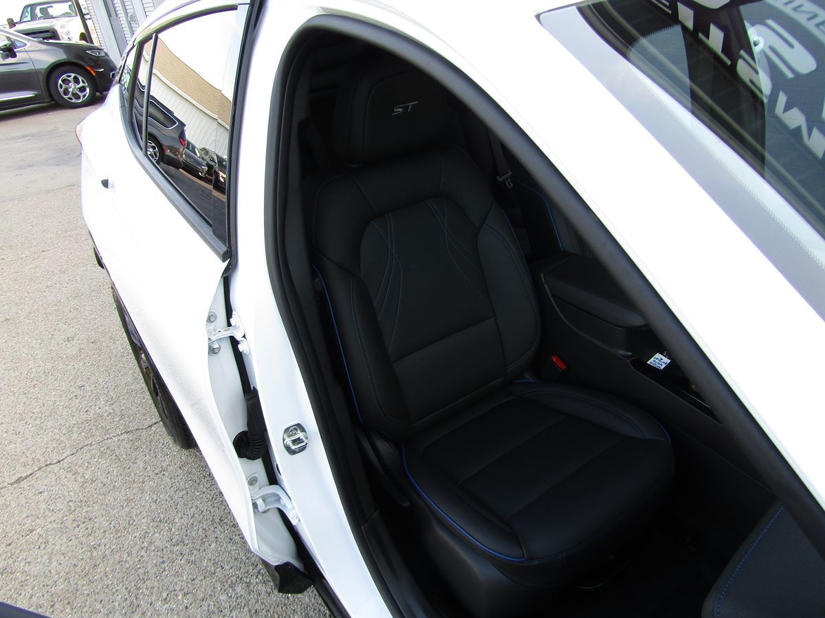 2024 Buick Envista ST photo 23