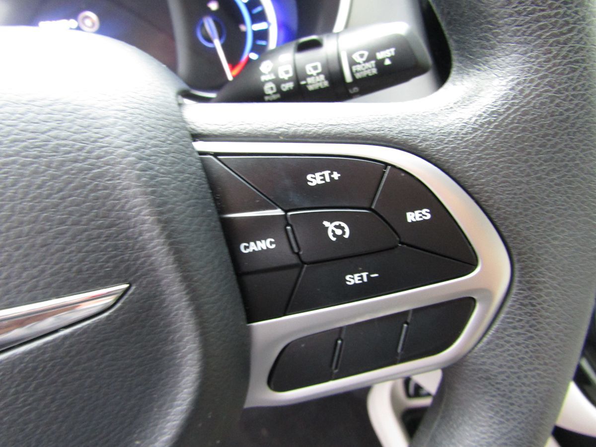 2017 Chrysler Pacifica Hybrid Touring Plus photo 8