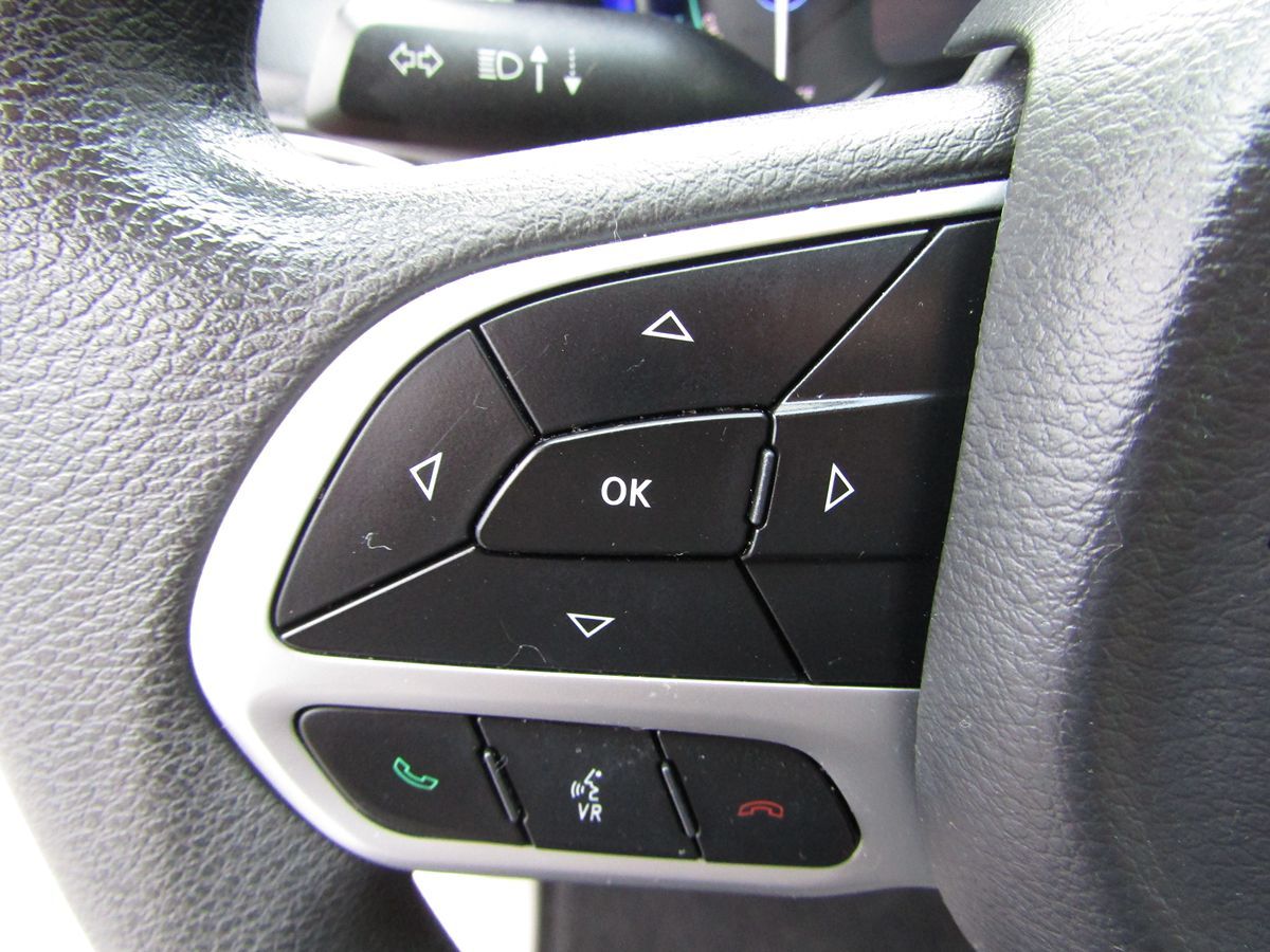 2017 Chrysler Pacifica Hybrid Touring Plus photo 9