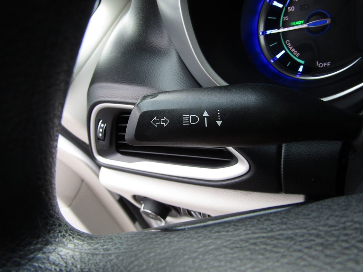 2017 Chrysler Pacifica Hybrid Touring Plus photo 11