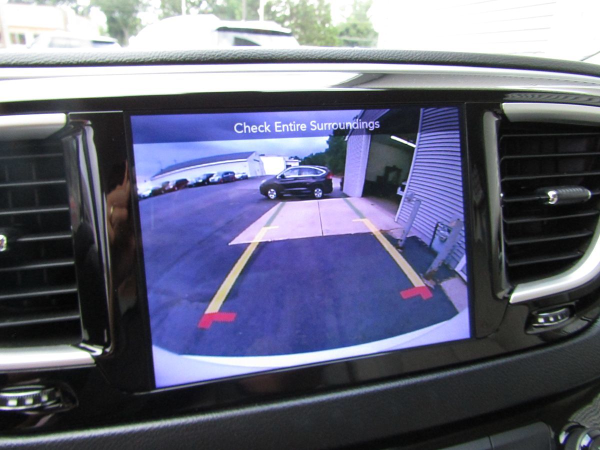 2017 Chrysler Pacifica Hybrid Touring Plus photo 14