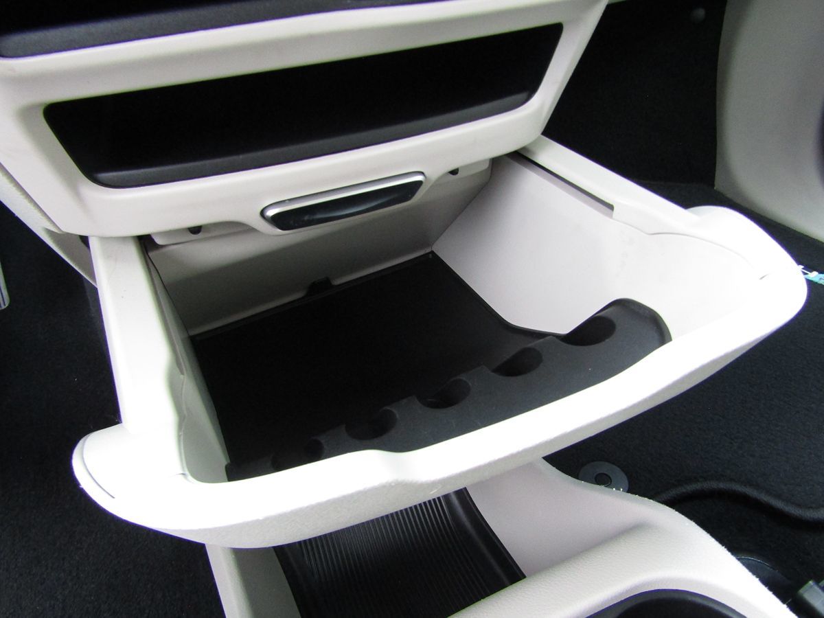 2017 Chrysler Pacifica Hybrid Touring Plus photo 18