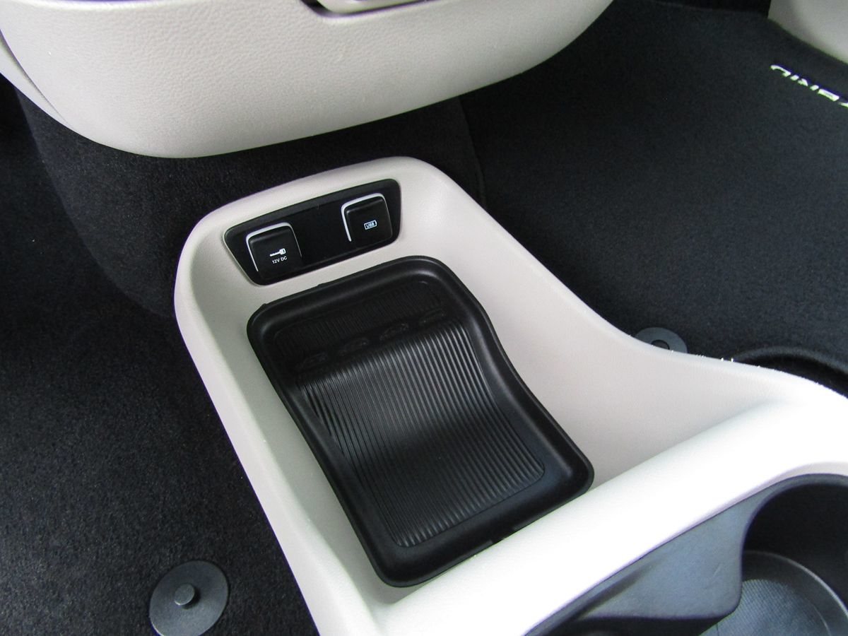 2017 Chrysler Pacifica Hybrid Touring Plus photo 19