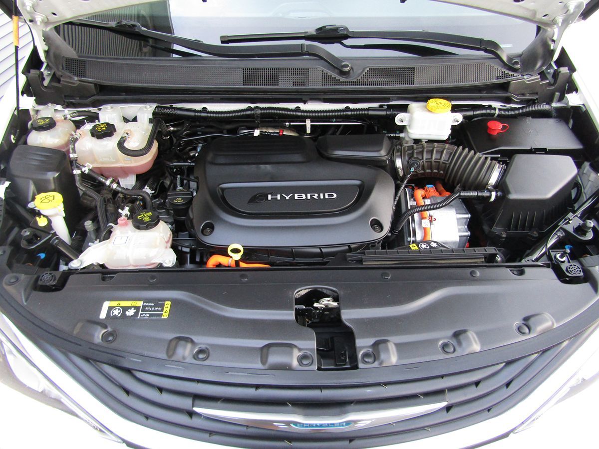 2017 Chrysler Pacifica Hybrid Touring Plus photo 33