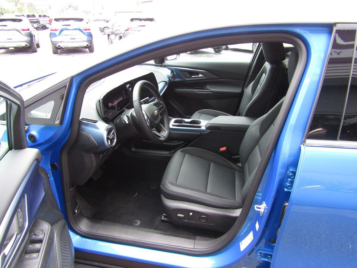 2024 Chevrolet Equinox EV 1LT photo 4