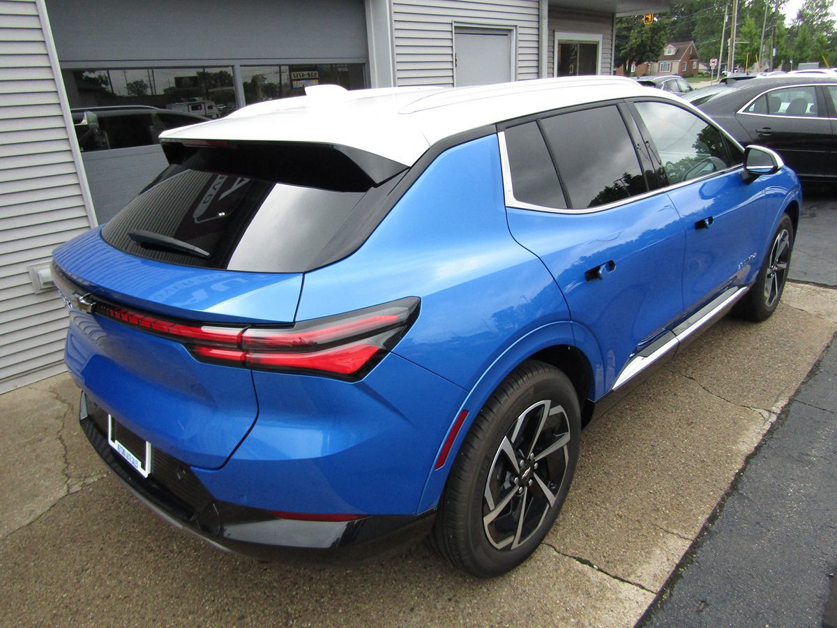 2024 Chevrolet Equinox EV 1LT photo 3