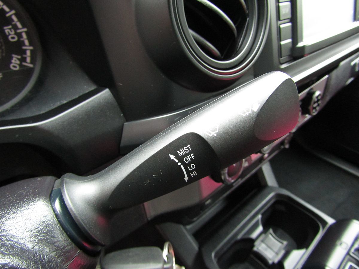 2016 Toyota Tacoma SR photo 9