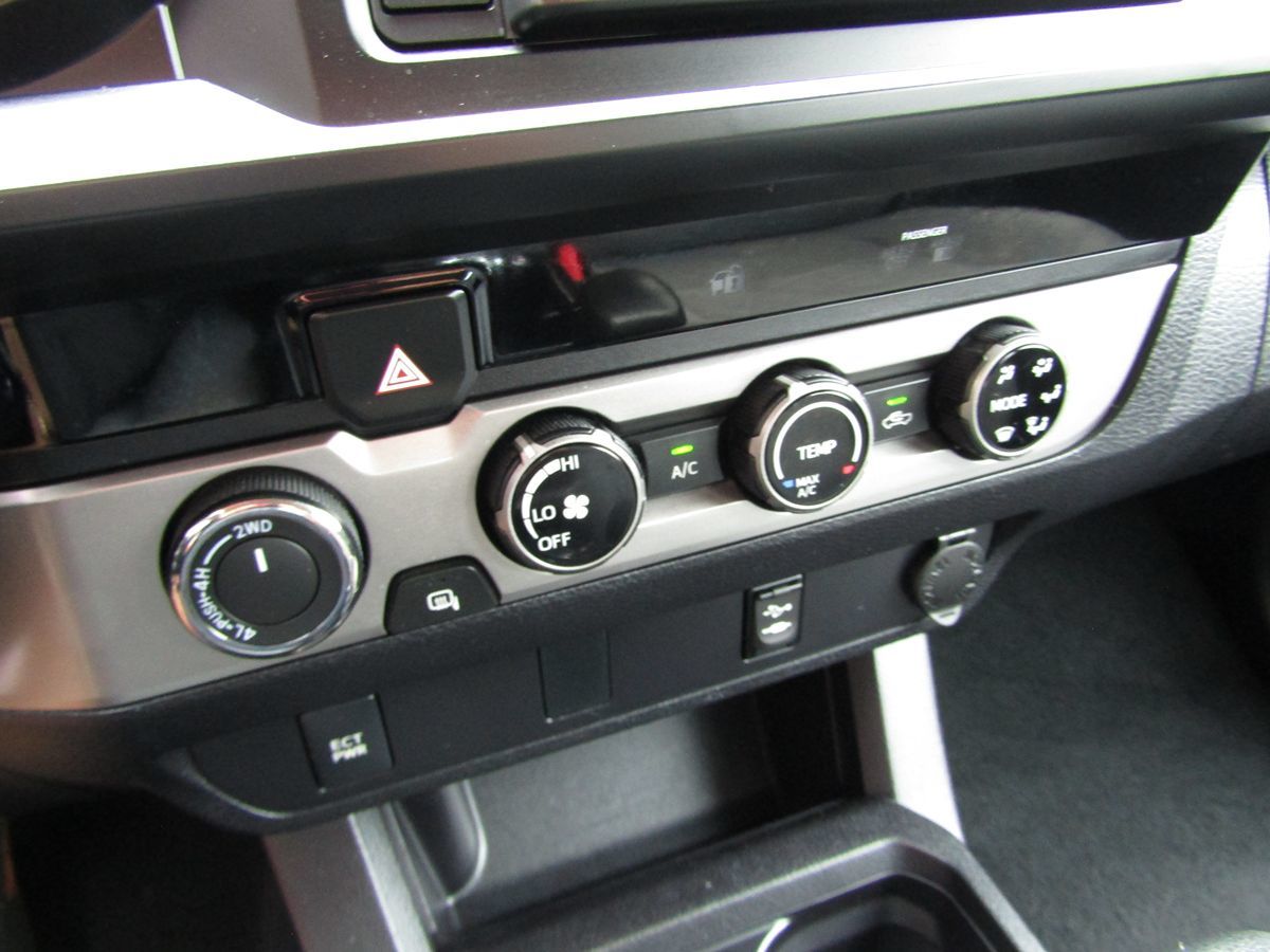 2016 Toyota Tacoma SR photo 14